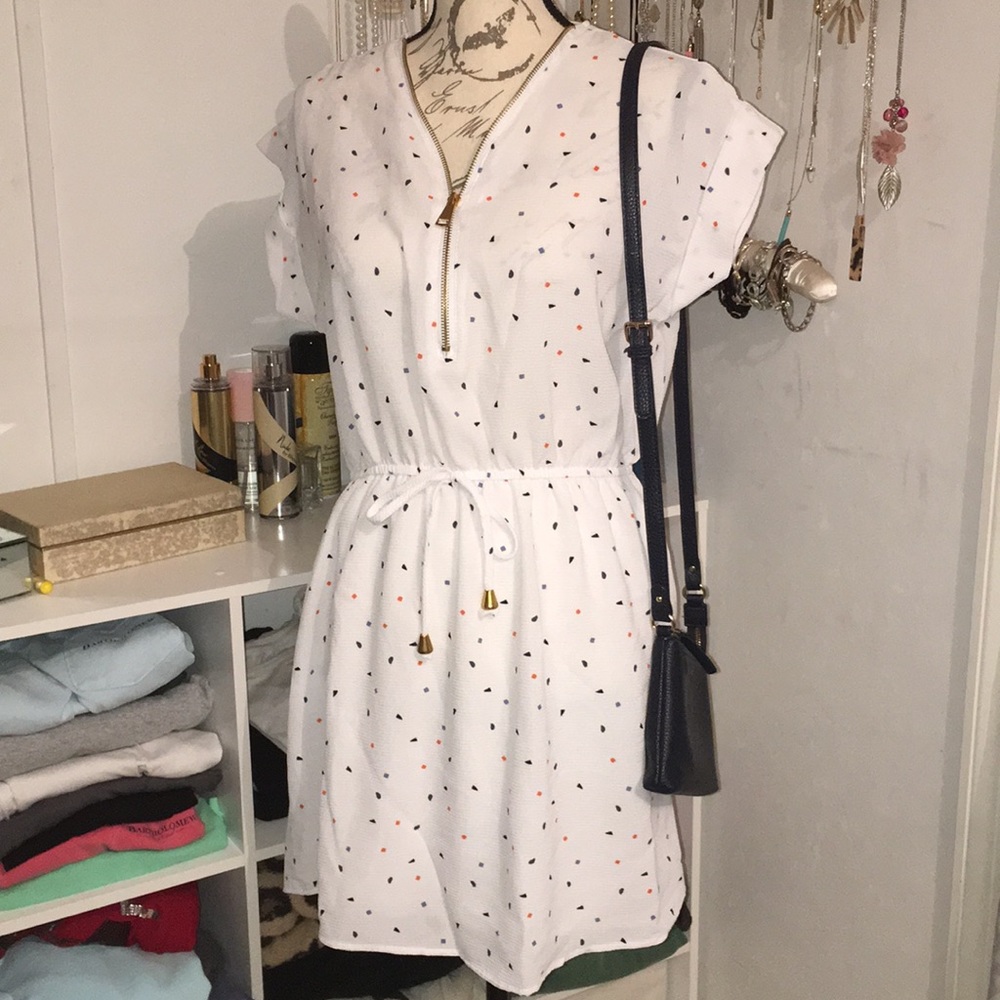 😍White print short sleeve dress. Jr size Large